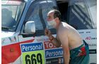 Abenteuer, Rallye Dakar, Stefan Cerchez rasiert sich.