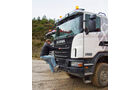 Baufahrzeuge von Scania, dreiteiliger Stoßfänger, Aufstieg