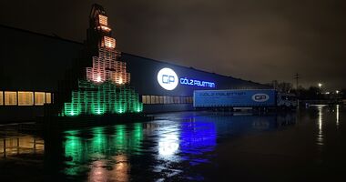 Christbaum aus rund 700 Paletten