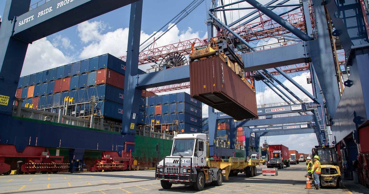 Hafen New York Container im (Un)Gleichgewicht eurotransport