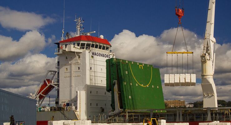 Containerschiff Arneborg des Schifffahrtsunternehmens Royal Wagenborg aus den Niederlanden