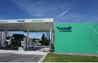 Der Wasserstofflieferant und -hersteller Tyczka Hydrogen hat im Güterverkehrszentrum (GVZ) Region Augsburg eine Tankstelle für grünen Wasserstoff in Betrieb genommen. 
