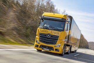 Actros 1853 Bigspace Im Fahrertest Safety Truck Stellt Sich Dem Urteil Der Kollegen Eurotransport