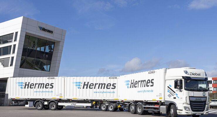 Hermes testet in Deutschland einen Lang-Lkw mit über 25 Meter Länge. Das neue Fahrzeug spart über 25 Tonnen CO2 jährlich ein.