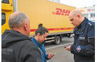 Hilfstransport in die Ukraine, polnischer Polizist
