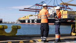 MSC-Mitarbeiter am Hafen-Terminal