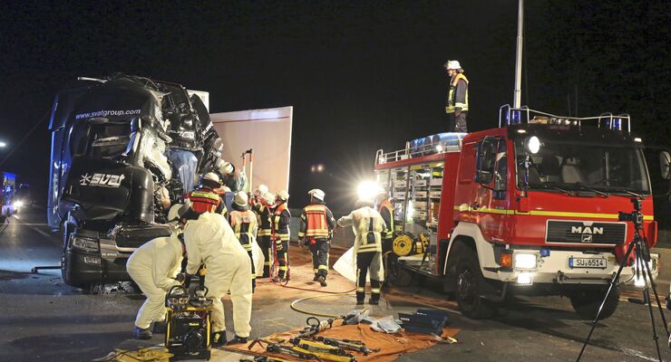 Report Autobahnlebensretter Freiwillige Feuerwehr Königswinter, FF 4/2019, Lkw-Unfall, Rettung, Bergung, Autobahn.