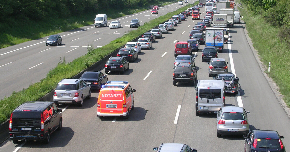 Änderung der StVO: Harte Strafe für blockierte Rettungsgasse ...