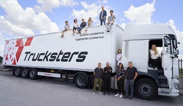 Team von Trucksters mit Lkw
