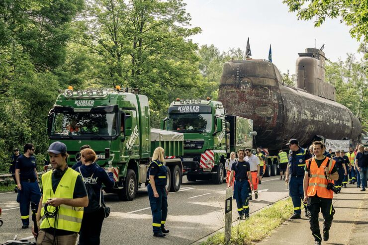 Transport des Unterseeboots U17 ins Technik Museum Sinsheim