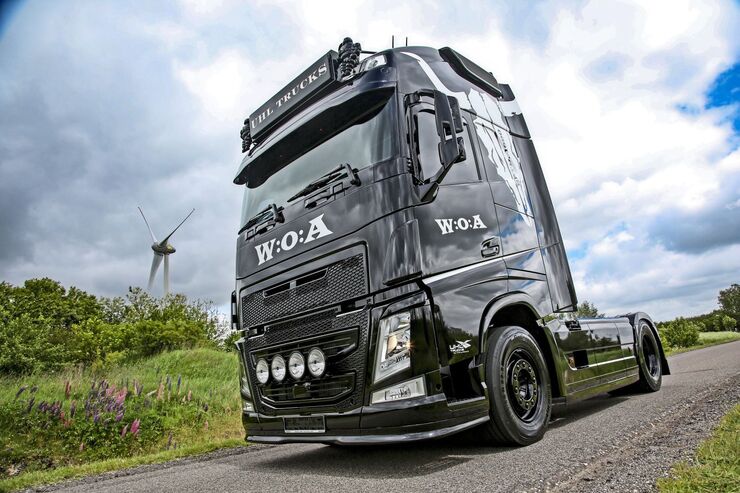Volvo FH schwarz Wacken Uhl Trucks